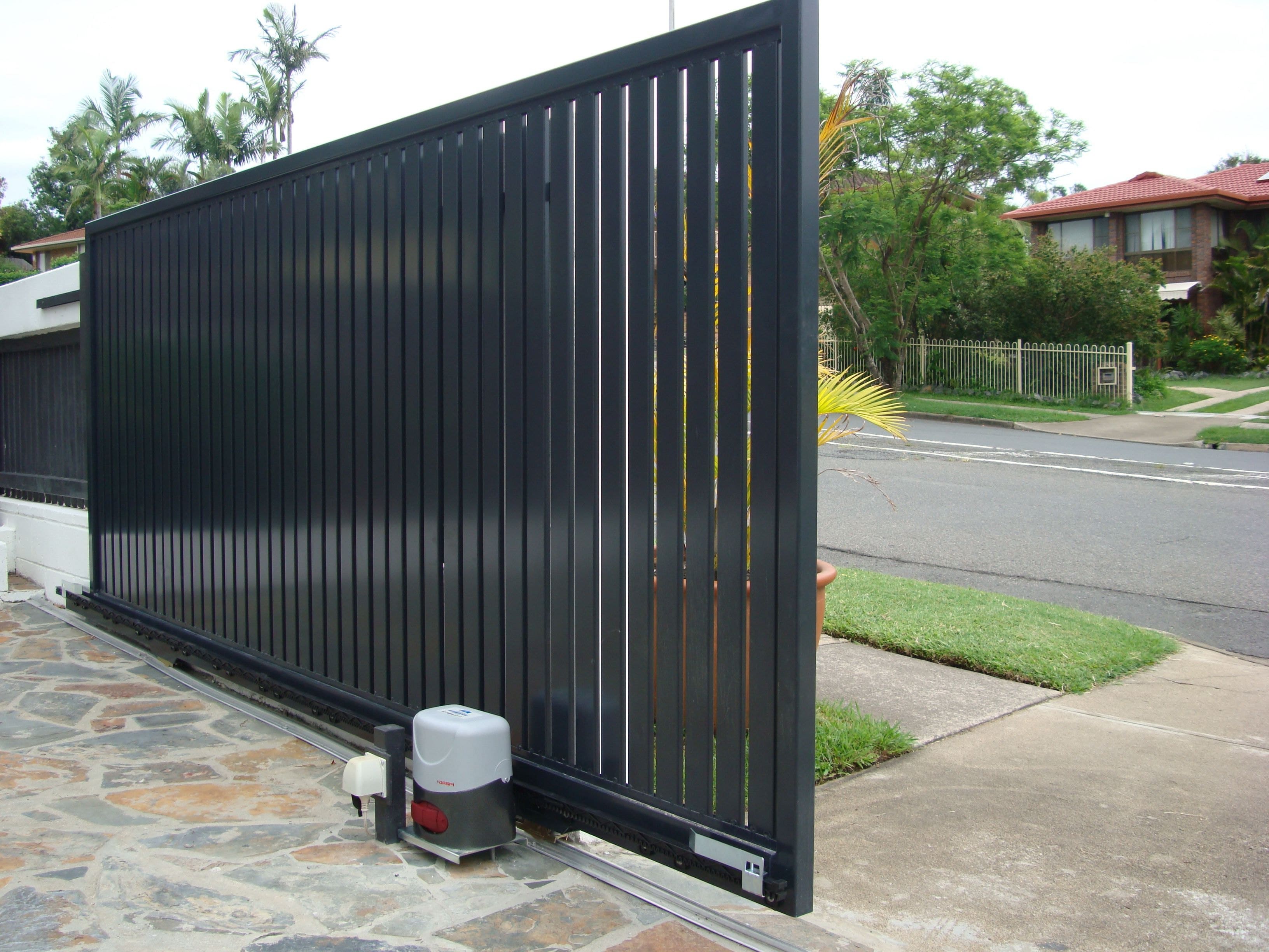 Sliding gate